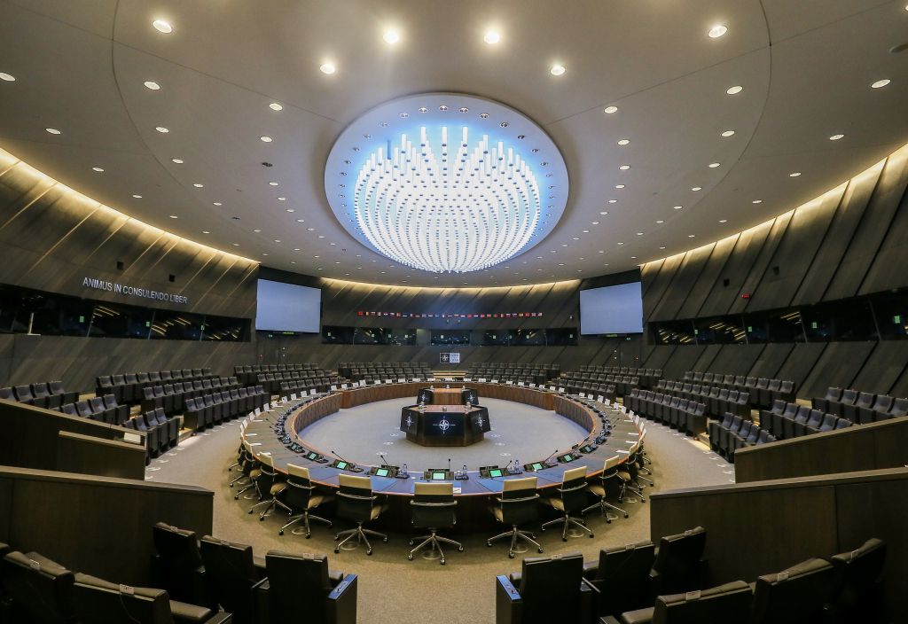 Τι σηματοδοτεί η ιστορική Σύνοδος του ΝΑΤΟ για Ελλάδα και πΓΔΜ