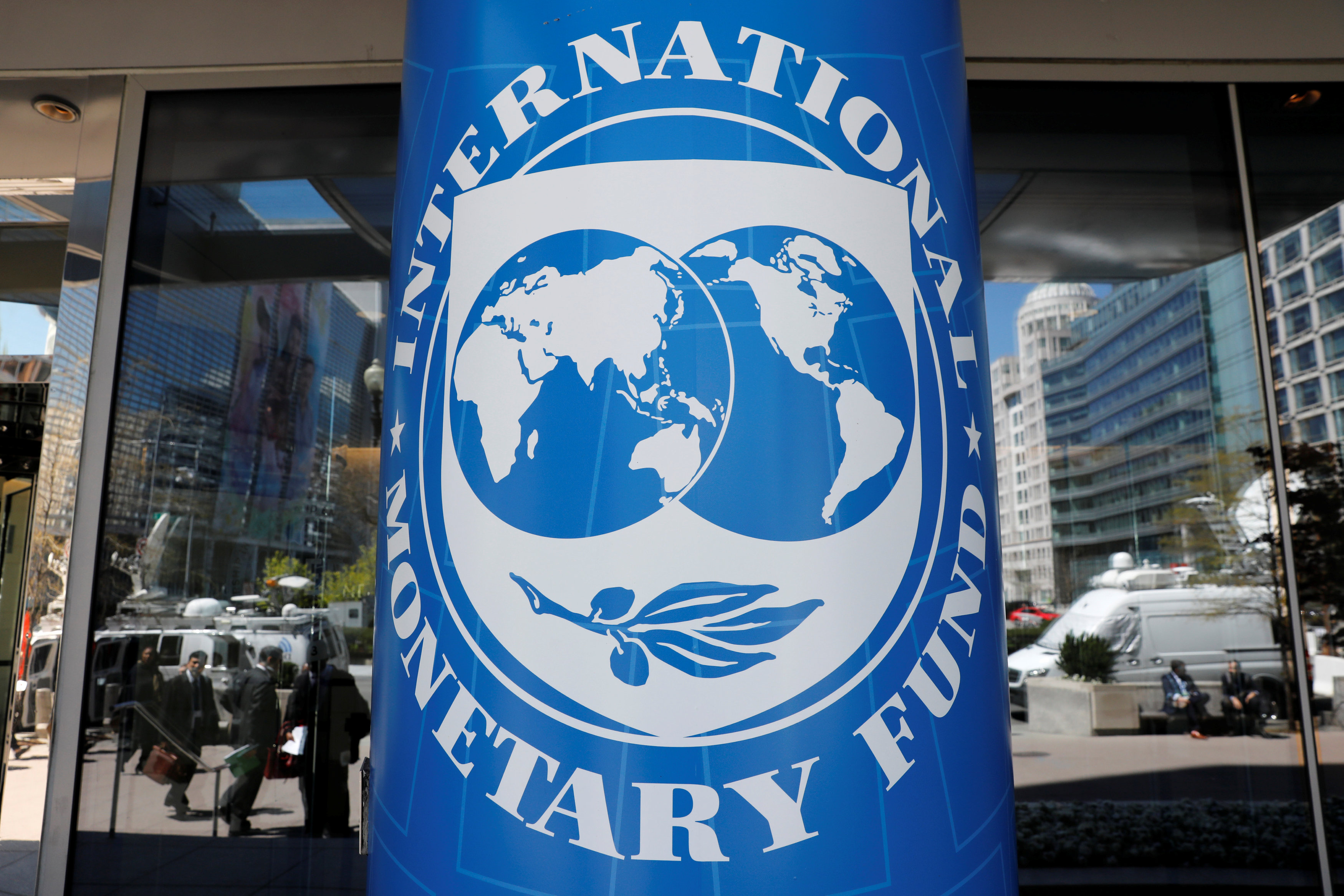 ΔΝΤ: Απαγορευτικό στην επαναφορά των συλλογικών διαπραγματεύσεων