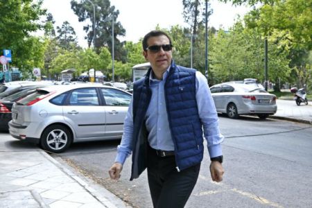 Η… αρχισυνταξία του Μαξίμου