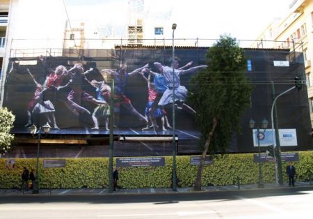 Tα κτίρια-«κουφάρια» της Αθήνας χορεύουν