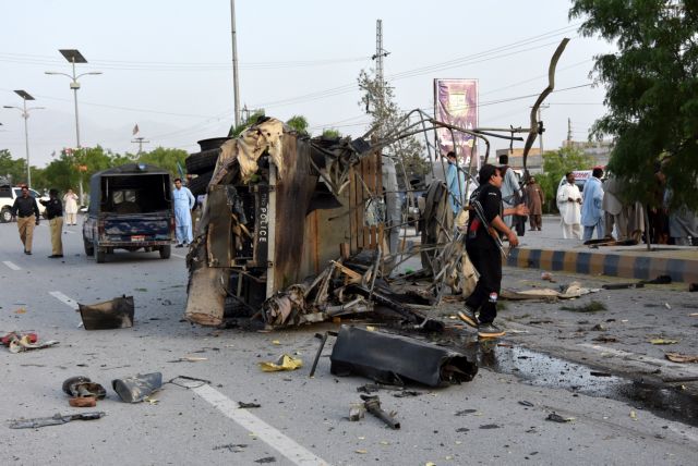 Τριπλή επίθεση καμικάζι στο Πακιστάν – Εξι νεκροί αστυνομικοί