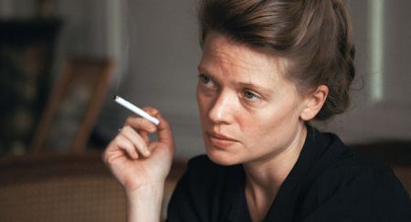 Στο μυαλό της Ντιράς