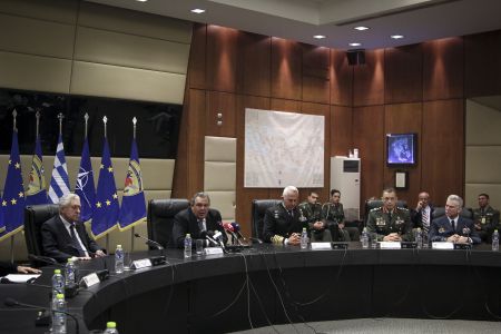Π. Καμμένος: Πρώιμη οποιαδήποτε συζήτηση για τις γαλλικές φρεγάτες