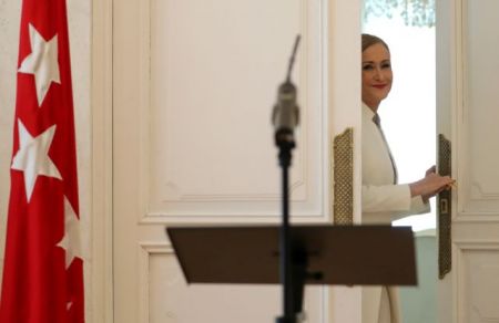 Παραιτήθηκε η πρόεδρος της περιφέρειας Μαδρίτης