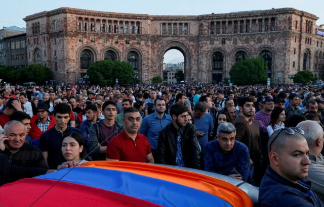 Αρμενία: Στα άκρα η πολιτική κρίση – Τελεσίγραφο από Πασινιάν