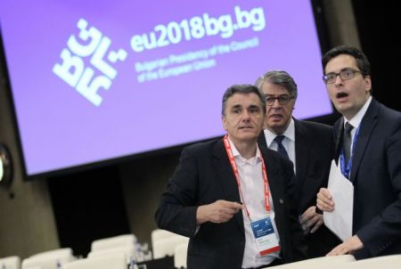 Bloomberg:Αύξηση μισθού και συλλογικές διαπραγματεύσεις ζητά η Ελλάδα