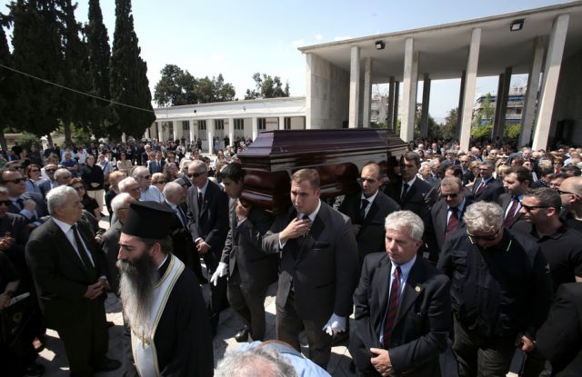 Βαθιά συγκίνηση και πλήθος κόσμου στην κηδεία του Άγγελου Δεληβορριά