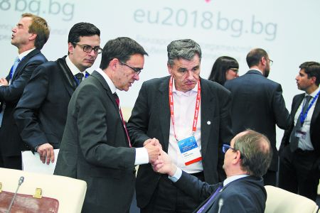 «Βιώσιμη έξοδος» VS «καθαρής εξόδου»