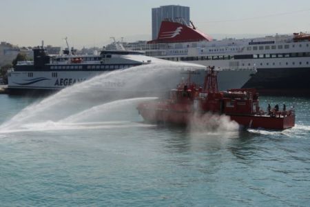 Οι «θαλασσόλυκοι» πυροσβέστες του Πειραιά