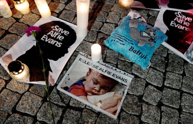 Βρετανία: Πέθανε το 23 μηνών βρέφος που νοσηλευόταν σε ημικωματώδη κατάσταση | tovima.gr