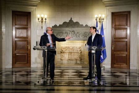 Telegraph: Η Ελλάδα δραπετεύει από μια οικονομική τραγωδία