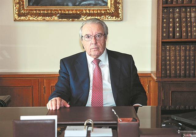 Γεώργιος Μπαμπινιώτης για… take away και lockdown : Ομιλείτε ελληνικά