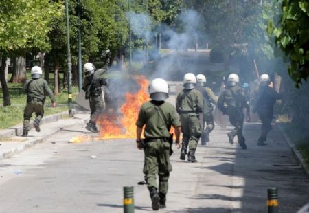 Ταυτοποιήθηκαν τέσσερις νεαροί που συμμετείχαν σε επεισόδια στα Εξάρχεια