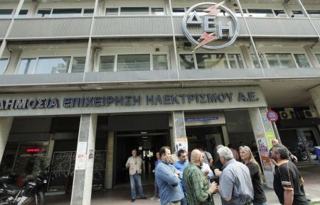 Ουρές καταναλωτών στη ΔΕΗ λόγω… ΕΛΤΑ