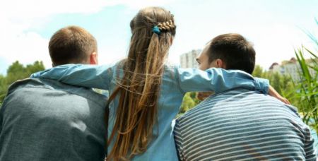 Διακομματικές ρωγμές για την αναδοχή