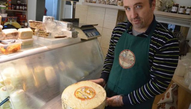 Κανναβότυρο, κασέρι μαυροσκορδάτο και φέτα με βότανα Ολύμπου…