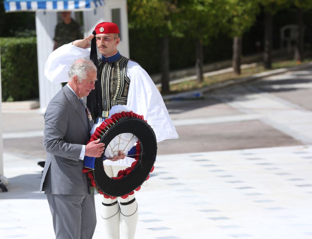 The Guardian: Ιστορική επίσκεψη Κάρολου στην Αθήνα για να γιατρέψει παλιές πληγές