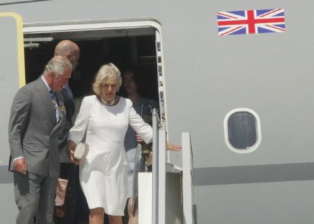 Αυτοί Καμίλα, εμείς Περιστέρα