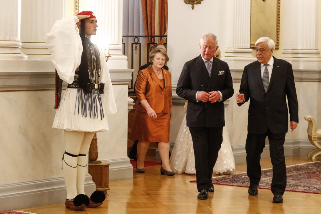 Στην Αθήνα ο πρίγκιπας Κάρολος και η Καμίλα – Ζήτημα επιστροφής των Γλυπτών του Παρθενώνα έθεσε ο Παυλόπουλος