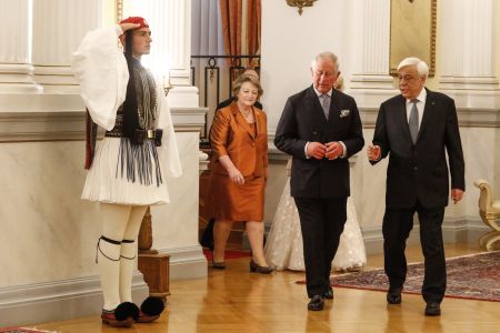 Στην Αθήνα ο πρίγκιπας Κάρολος και η Καμίλα – Ζήτημα επιστροφής των Γλυπτών του Παρθενώνα έθεσε ο Παυλόπουλος