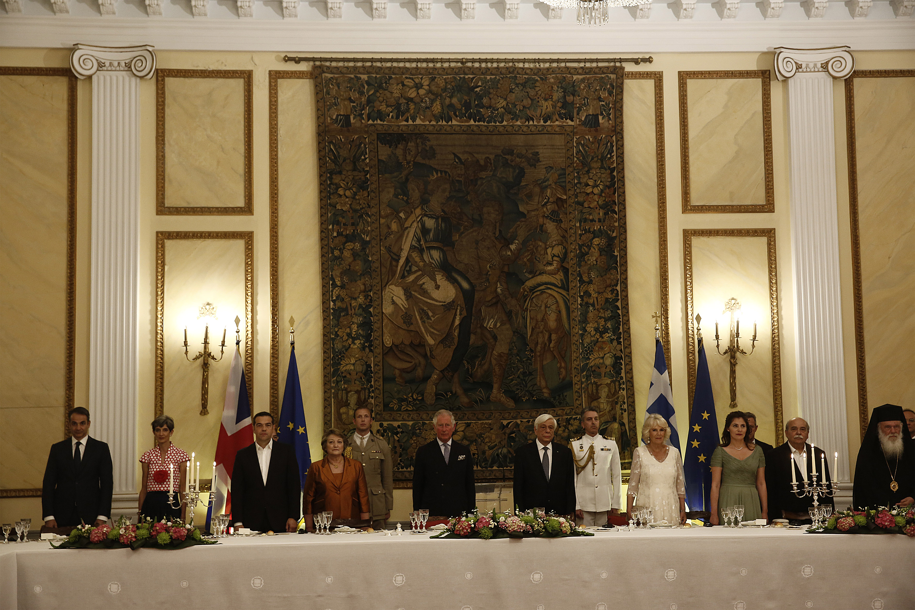 Τα «πηγαδάκια» πριν το επίσημο δείπνο για τον Κάρολο και την Καμίλα