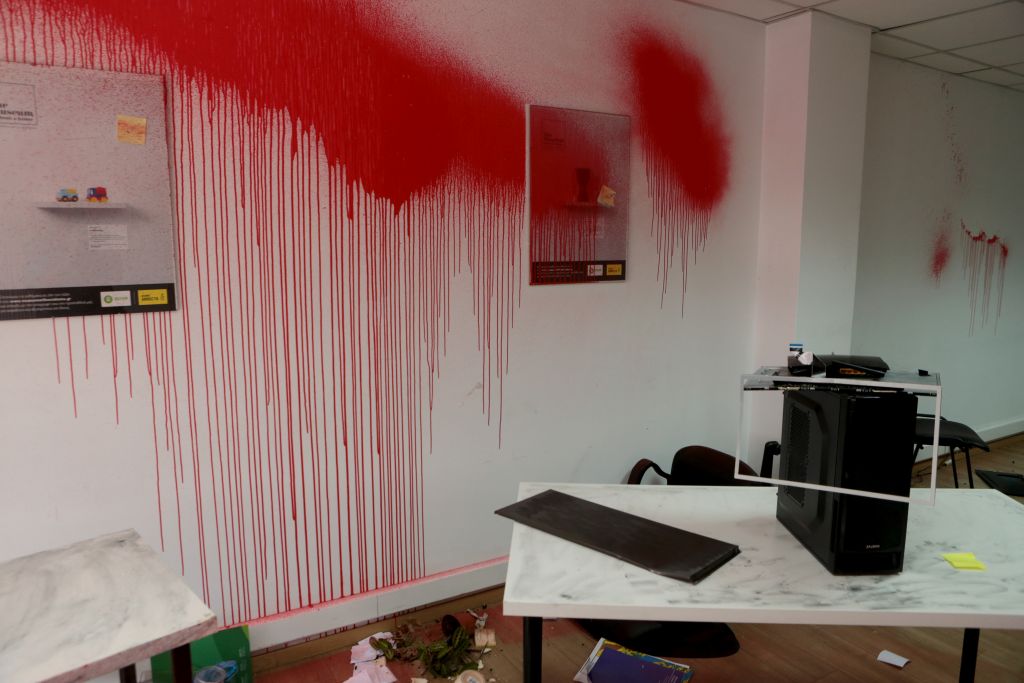 Ο Ρουβίκωνας απειλεί με νέες επιθέσεις