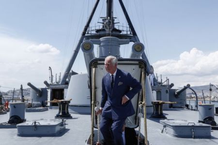 Κι όμως, ο Κάρολος έχει χιούμορ