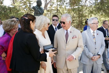 Ξενάγηση στην Κνωσό για τον πρίγκηπα Κάρολο και Καμίλα