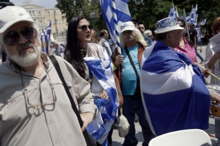 Συγκέντρωση στο Σύνταγμα για τους δύο στρατιωτικούς (Εικόνες)