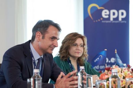 Αλλαγή Συντάγματος Σκοπίων και απελευθέρωση των δύο Ελλήνων αξιωματικών, τα θέματα που έθεσε ο Κ. Μητσοτάκης στο ΕΛΚ