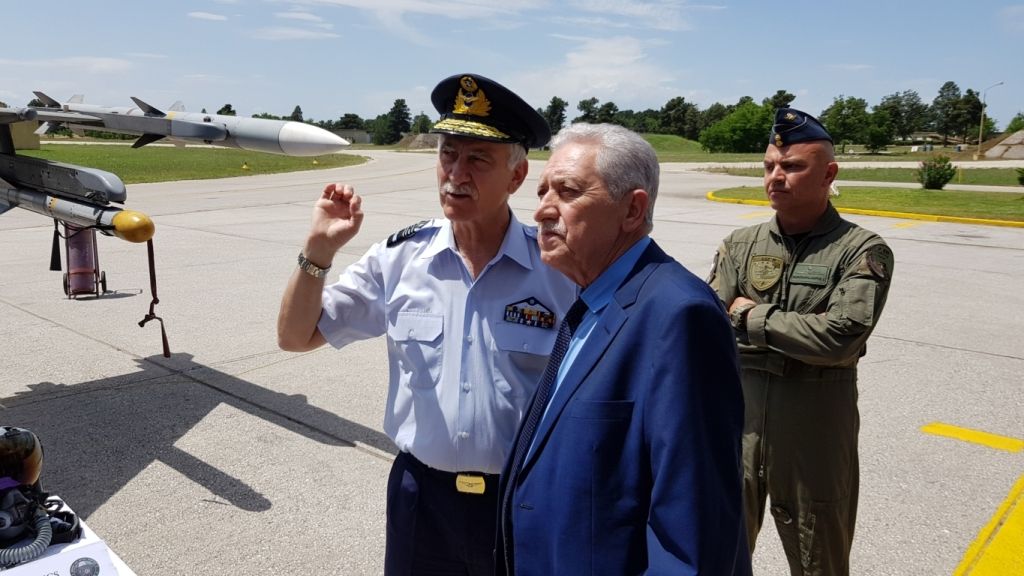 Κουβέλης: Ικανοποιημένος από τις δομές της 1ης Στρατιάς στη Λάρισα