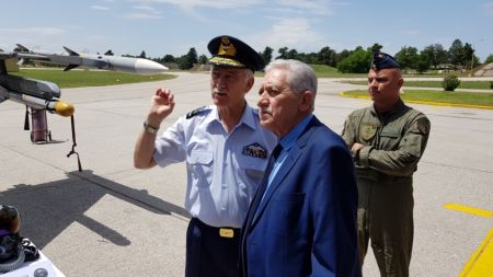 Κουβέλης: Ικανοποιημένος από τις δομές της 1ης Στρατιάς στη Λάρισα