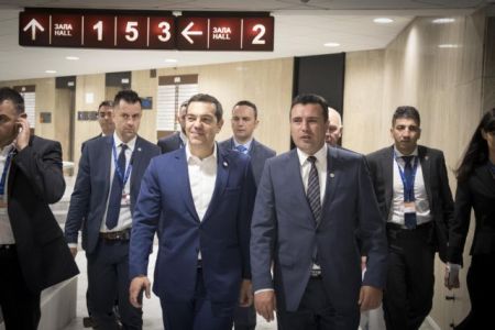 Οι γκρίζες ζώνες που τρενάρουν τη συμφωνία με τα Σκόπια