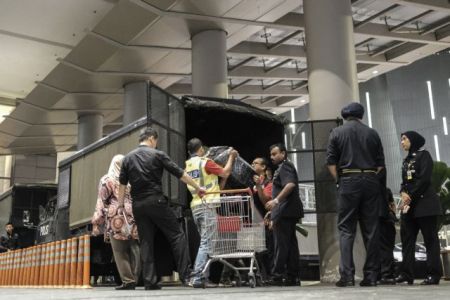 Μαλαισία: Κατασχέθηκαν τσάντες με περιουσία από την οικία του Νατζίμπ