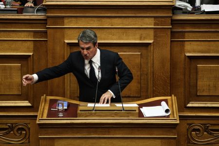 Λοβέρδος – Novartis: Τα στοιχεία της υπόθεσης θυμίζουν σκοτεινές εποχές