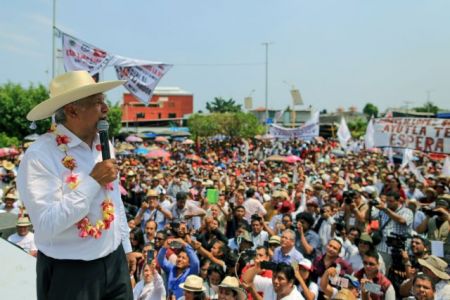 Αmlo: Ο «αριστερός μεσσίας» που θέλει να γίνει πρόεδρος του Μεξικού