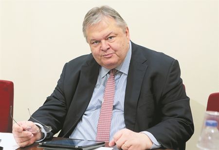 Πανστρατιά συσπείρωσης θέλει η Φώφη Γεννηματά