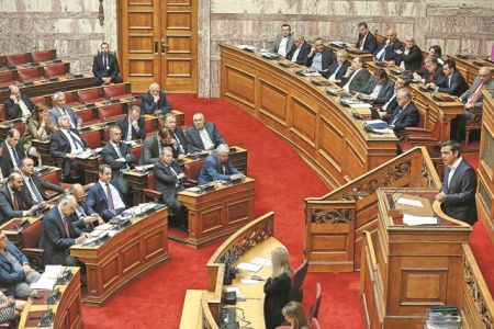 «Πουλάνε» συντάξεις για να «αγοράσουν» ψήφους