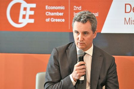 Κίτρινες κάρτες από ΕΕ για προσλήψεις και ιδιωτικοποιήσεις