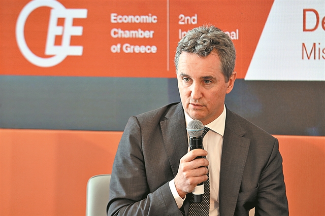 Κίτρινες κάρτες από ΕΕ για προσλήψεις και ιδιωτικοποιήσεις