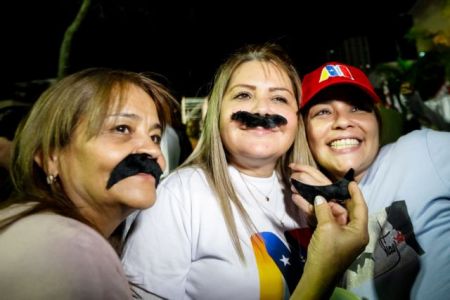 Βενεζουέλα: Ο Μαδούρο αντιμέτωπος με την φτώχεια, την πείνα και την ανεργία