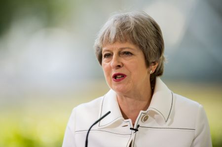 Μέι και πρίγκιπας Γουίλιαμ σε τελετή μνήμης για τα θύματα του Μάντσεστερ