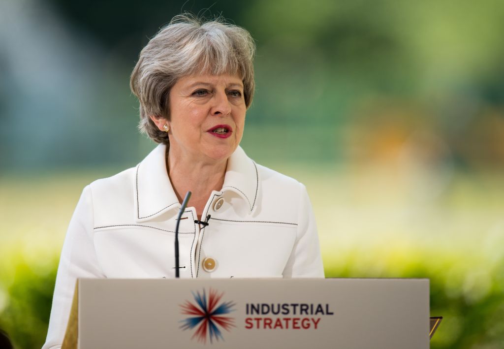 Συνάντηση Μέι – Τραμπ στην εξοχή για να αποφύγουν τις διαδηλώσεις