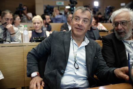 Σταύρος Θεοδωράκης: Η βία είναι μία…