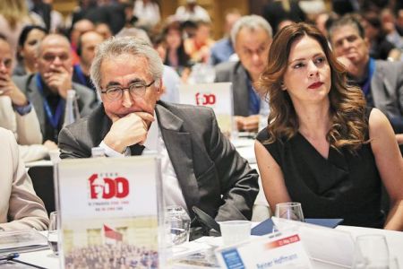 Πόλεμος κυβέρνησης – ΓΣΕΕ για τις συμβάσεις