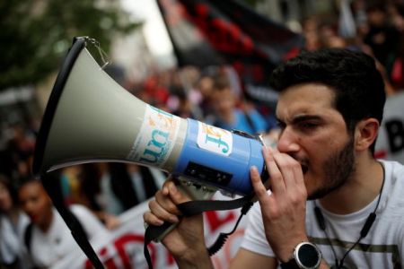 Kαταψήφισαν τις μεταρρυθμίσεις Μακρόν οι σιδηροδρομικοί