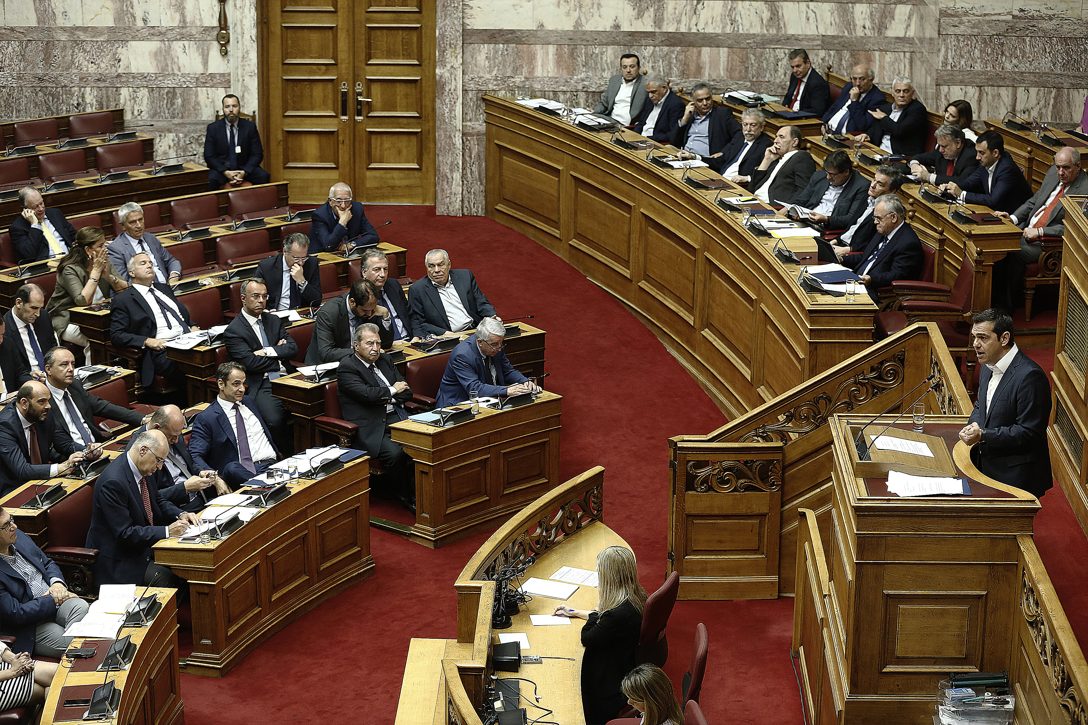 Βουλή-Τσίπρας: Στρατηγική η ήττα της ΝΔ με την έξοδο από τα μνημόνια