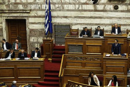 Duel between Mitsotakis, Tsipras over post-bailout economy, surge in crime