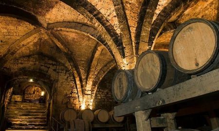 Προς πώληση τα παλαιότερα μπουκάλια κρασί στον κόσμο