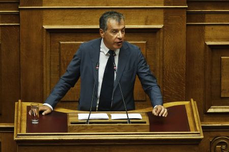 Θεοδωράκης για Μακεδονικό: Με σφραγίδα ΝΑΤΟ-ΕΕ η συμφωνία
